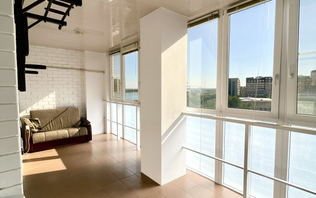 Uyutnye U Berega Volgi S Panoramnymi Oknami Apartments