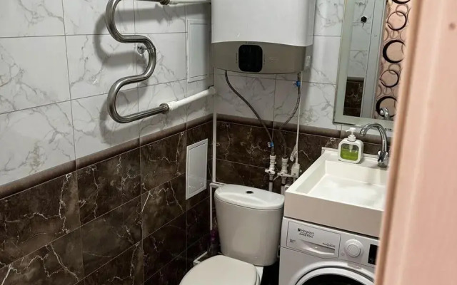 Uyutnaya Dvukhkomnatnaya 20 Minut do Tsentra Flat