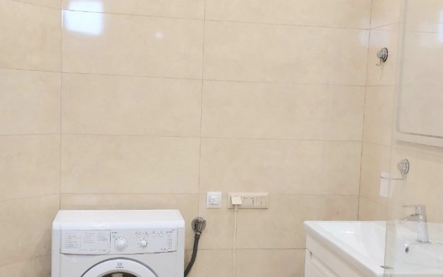 Апартаменты в центре с тремя спальнями на Червякова 55 рядом с парком Победы