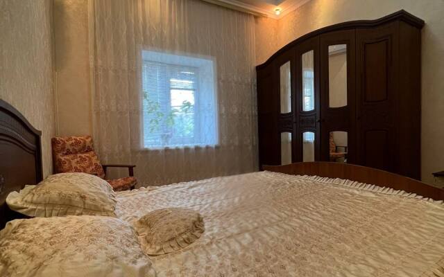 Апартаменты Азиза Гильядова 24