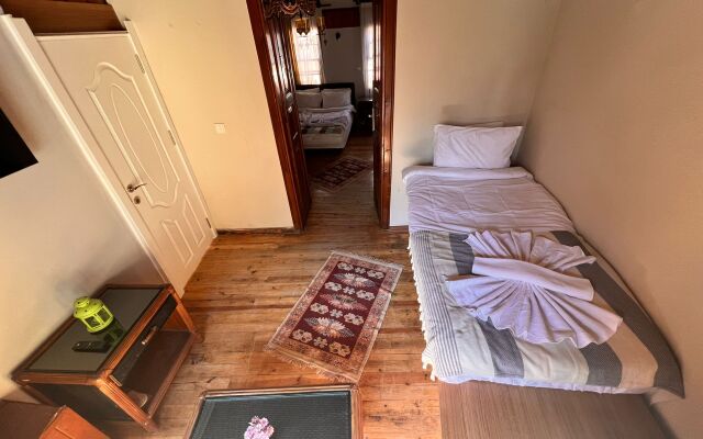Tarihi Sari Konak Hotel