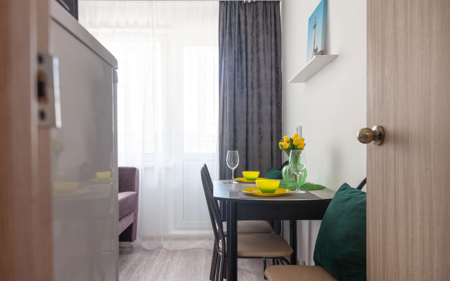 Uyutnaya kvartira na bulvare Admirala Pustoshkina Apartments