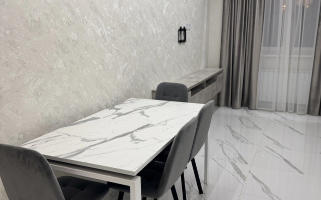 Uyutnaya kvartira na Semi Vetrakh Flat