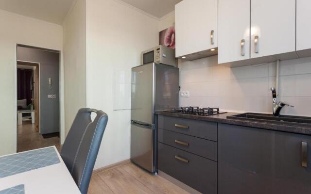 Dvuhkomnatnye Centr, u ploshchadi Pobedy,CHernyahovskogo 12A,Kolibri#12A Apartments
