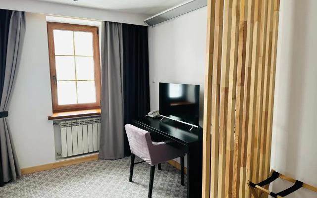 Aviator Hotel