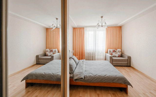 Ryadom s tsentrom i vokzalom na 9 gostei Flat