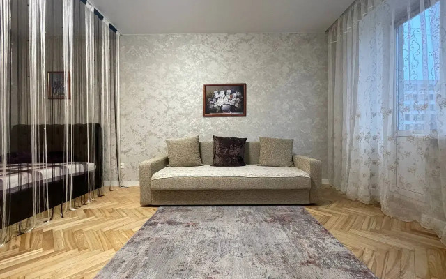 Uyutnye apartamenty na ulitse Myasnikova Flat