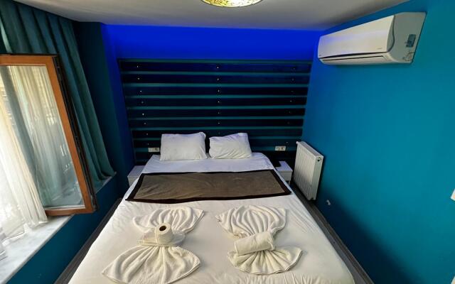 Отель Moon Blue