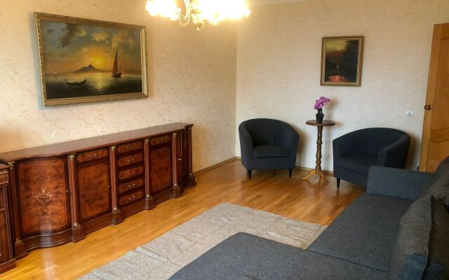 Blagorodnaya klassika v Tsentre Flat