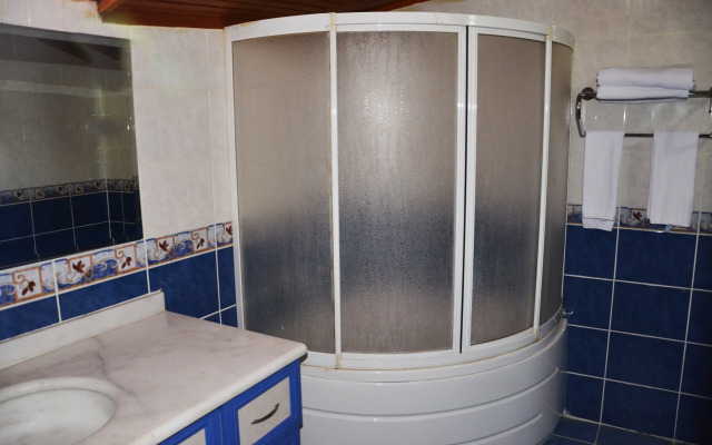 Отель The Lines