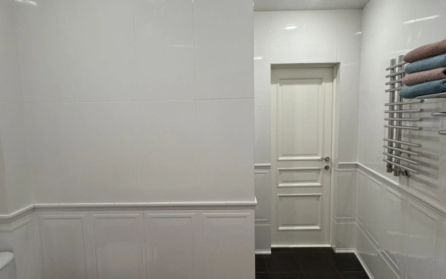 Mirror Apartment in Olympic Park Flat