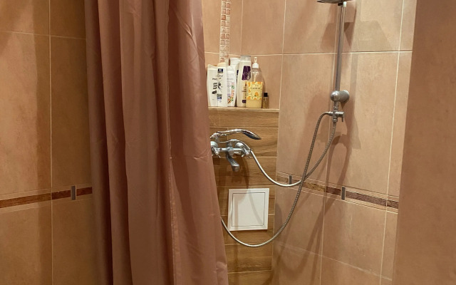 V Tsentre Na Ul. Tkachenko 1/75 Flat