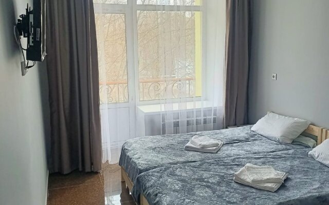 Отель на радужной