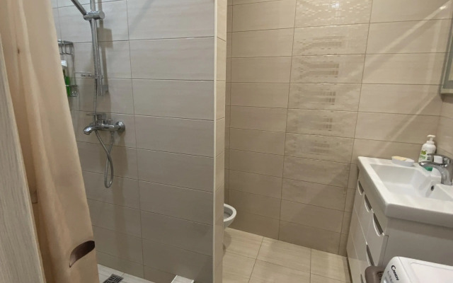 Na Ulitse Uchitelskoy 9 Flat