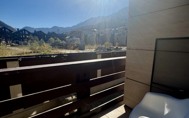 Апартаменты Студия с балконом в центре Эстосадка