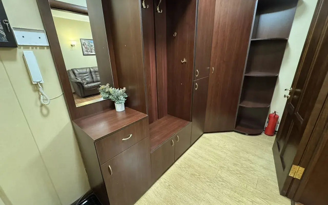 Na Ulitse Khvorostukhina, 1a Flat