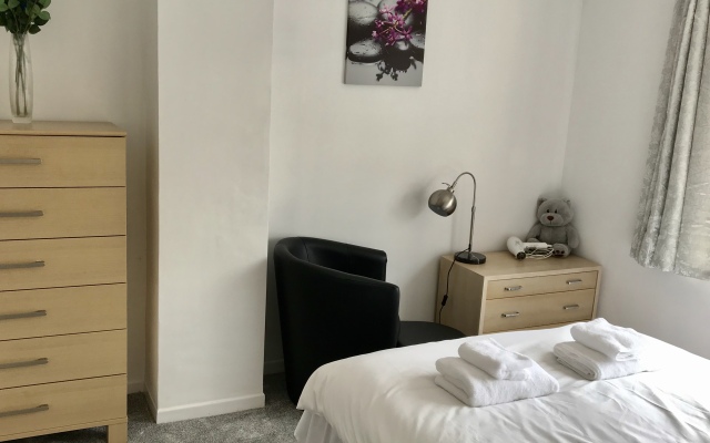The Woodfarm Lodge Oxford Apartments