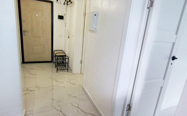 S 2 Spalnyami Ryadom s Podyemnikom Flat