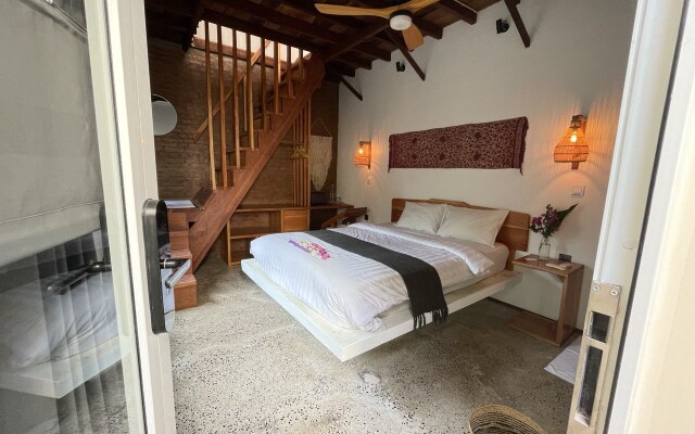 Tipsea Turtle Gili AirBungalow