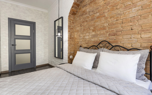 S Kaminom U Isaakievskogo Sobora Apartments