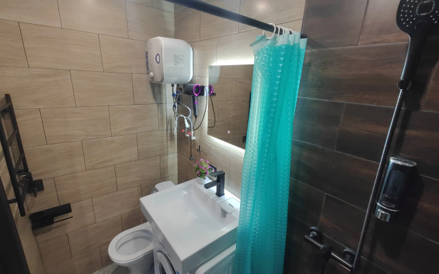 Апартаменты отличная студия напротив Сибади в центре Нефтяников