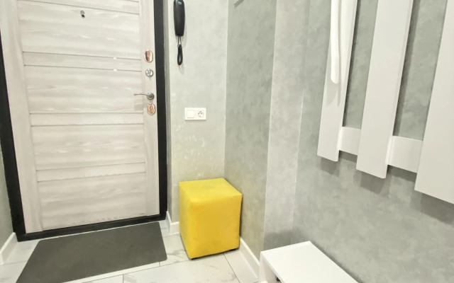1-komn kvartira V TSENTRE 41 kv.m. ul. Poleszhaeva d.92 Apartments