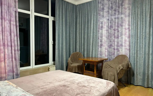 Trekhkomnatnaya S Pryamym Vidom Na More Flat