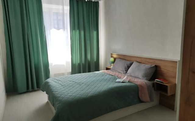 Bolshaya Dvukhkomnatnaya Kvartira V Kaliningrade Flat