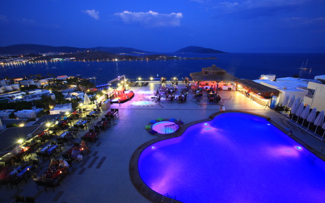 Royal Arena Hotel & Resort Spa