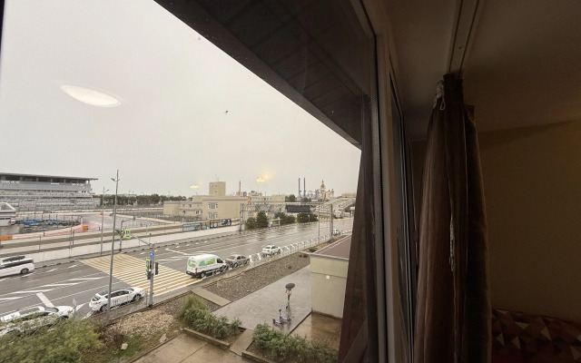 V Siriuse S Vidom Na Trassu Sportkarov Apartments