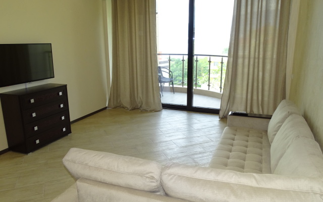 s dvumya spal'nyami i vidom na more Apartments