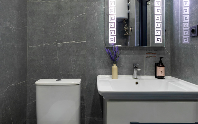 KeyGo #0018, 1 Bedroom, Near St. Sarkis Church Apartments