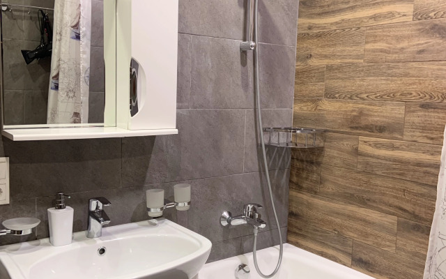 Квартира Уютная в Тихом Центре на Роз 61 10 Минут до Моря