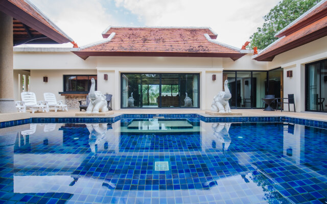 Lotus Pool Villa in Nai Harn Villa