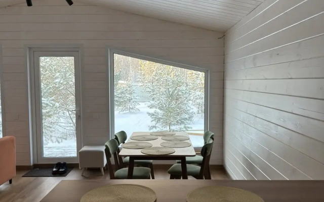 Частный дом в лесу