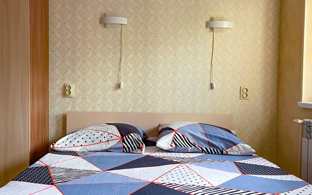 Dvukhkomnatnye S Dvorikom I Parkovkoy Apartments