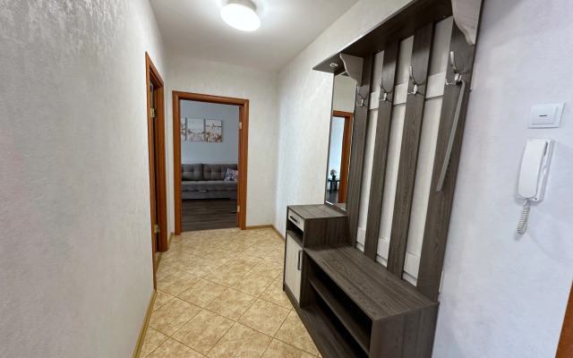 Dvukhkomnatnaya v 10 Minutakh Peshkom ot Naberezhnoy Flat