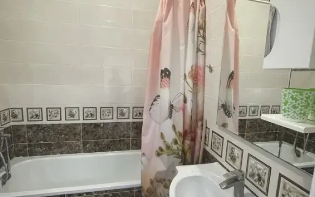 Zhemchuzhina u Morya Flat