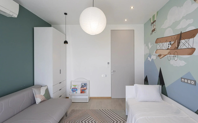 Roskoshnaya dvukhurovnevaya kvartira s sobstvennoy terrasoy Flat