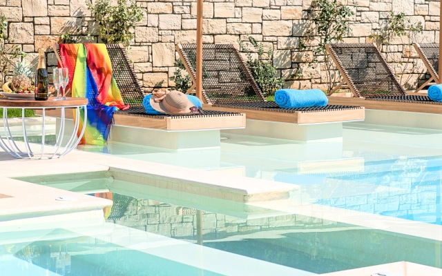 Blue Lake Villa Heated Pool