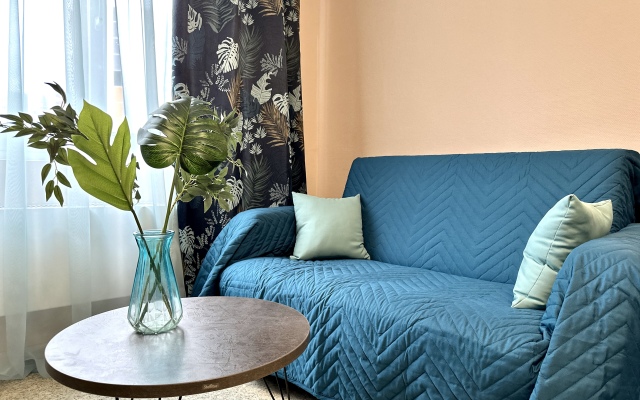 Iris s Dizaynerskim Oformleniyem, Ryadom Mat i Ditya Apartments