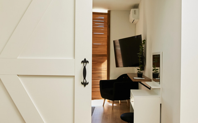 Luma Pink 3 Apartments