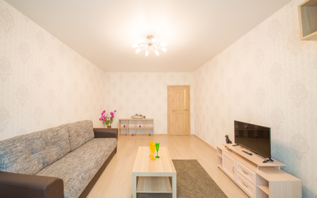Na Kremenchugskoy 9k2 Apartments