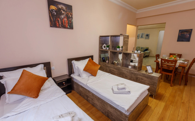 On Yekmalyan Str. 1-33/1 Apartments