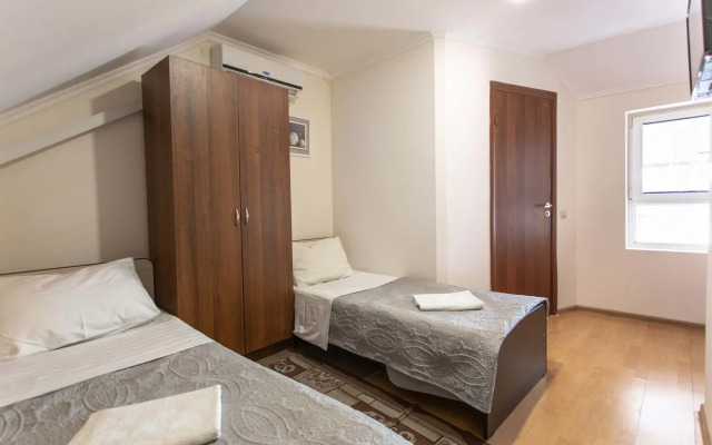 Na Ostrovskogo 52 Guest house
