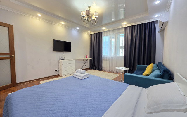 3-Kh s 3-Mya Krovatyami, Divanom i 2 Konditsionerami Apartments