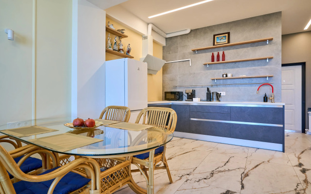 Апартаменты с Шикарным Видом на Море в Центре Сочи