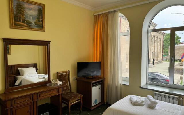 Lalaner Hotel