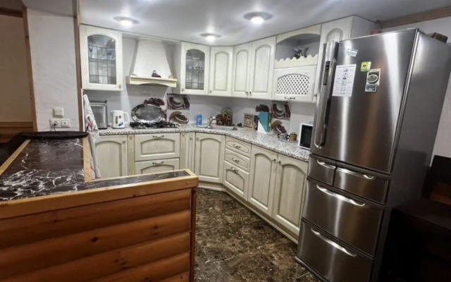 Na Ulitse Batayskoy 10a Private house