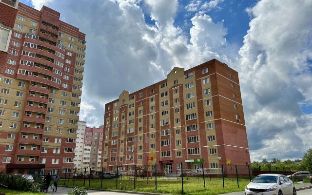 v novostroyke ryadom s khramom Vozneseniya Gospodnya Apartments